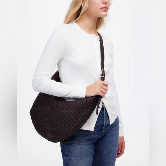 The essential curve shoulder bag - Picture 8 of 16